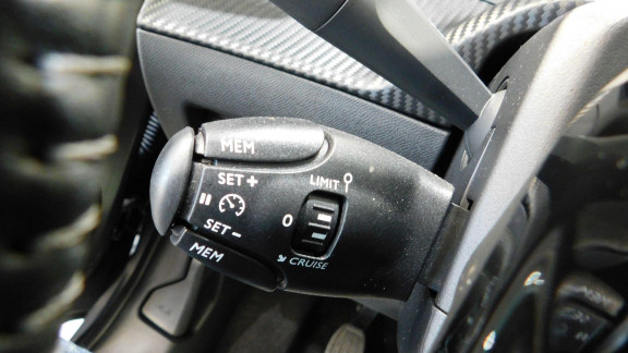 PEUGEOT-208-1.2 PURETECH 100CH S&S ACTIVE