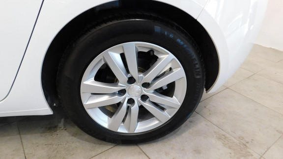 PEUGEOT-308-1.2 PURETECH 130CH E6.C S&S ACTIVE