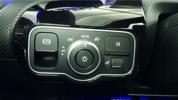 MERCEDES-CLA-200 163CH AMG LINE 7G-DCT