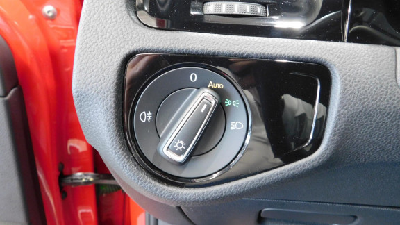 VOLKSWAGEN-GOLF-1.5 16V TSI Evo - 150 - BV DSG 7  VII BERLINE Carat PHASE 2