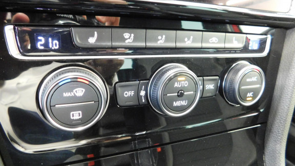 VOLKSWAGEN-GOLF-1.5 16V TSI Evo - 150 - BV DSG 7  VII BERLINE Carat PHASE 2