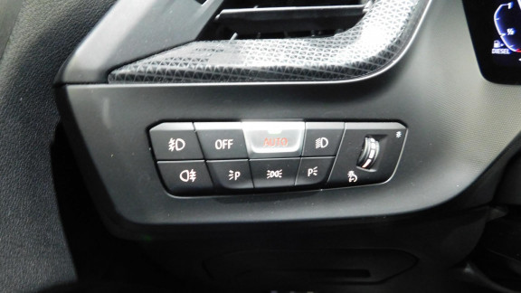 BMW-SERIE 1-120d xDrive - BVA Sport  BERLINE F40 M Sport 