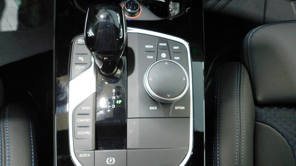 BMW-SERIE 1-120d xDrive - BVA Sport  BERLINE F40 M Sport 