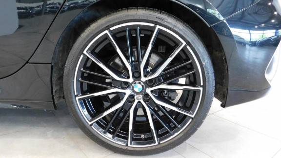 BMW-SERIE 1-120d xDrive - BVA Sport  BERLINE F40 M Sport 