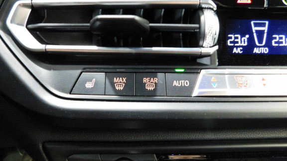 BMW-SERIE 1-120d xDrive - BVA Sport  BERLINE F40 M Sport 