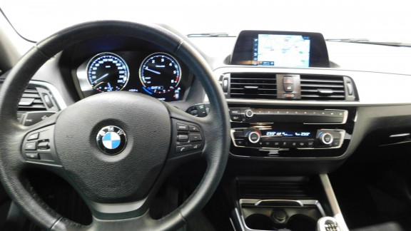 BMW-SERIE 1-118d  BERLINE F20 LCI Lounge PHASE 2