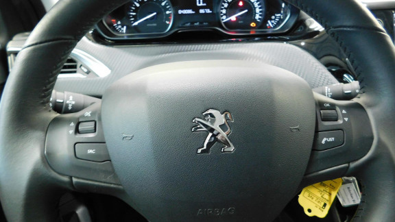 PEUGEOT-2008- 1.2i PureTech 12V S&S - 82  Active PHASE 2