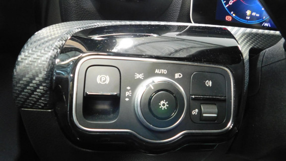 MERCEDES-CLASSE A-A 180 - BV 7G-DCT  BERLINE 5P - BM 177 Business Line 