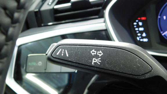 AUDI-Q3- Quattro 2.0 40 TDI - 190 - BV S-tronic Design 