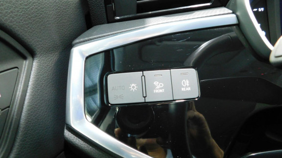 AUDI-Q3- 1.4 45 TFSI e - 245 - BV S-Tronic 6 Design 