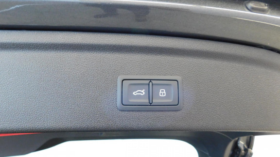 AUDI-A3- Sportback 2.0 35 TDI - 150 - BV S-Tronic 7  8Y SPORTBACK S line 