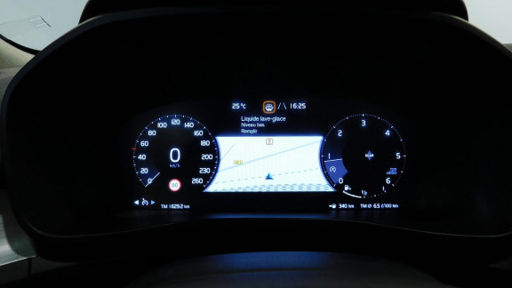 VOLVO-XC40- D3 AdBlue - 150  Momentum PHASE 1