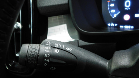 VOLVO-XC40- D3 AdBlue - 150  Momentum PHASE 1