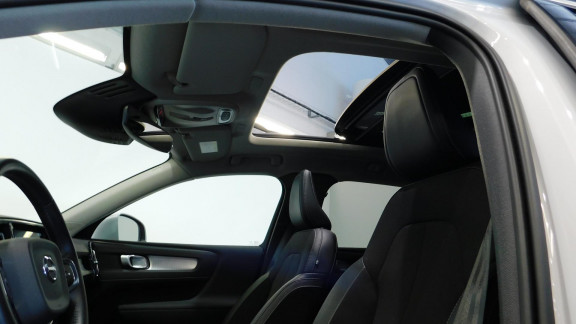 VOLVO-XC40- D3 AdBlue - 150  Momentum PHASE 1