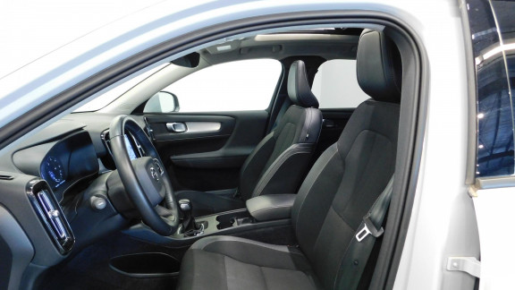 VOLVO-XC40- D3 AdBlue - 150  Momentum PHASE 1