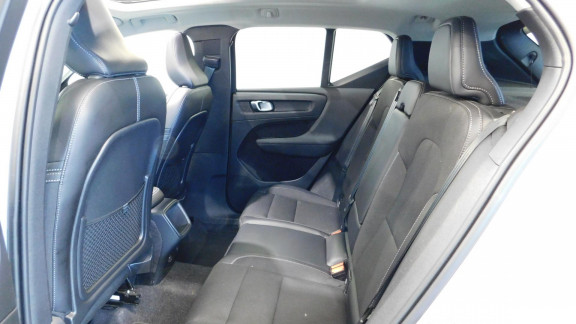 VOLVO-XC40- D3 AdBlue - 150  Momentum PHASE 1