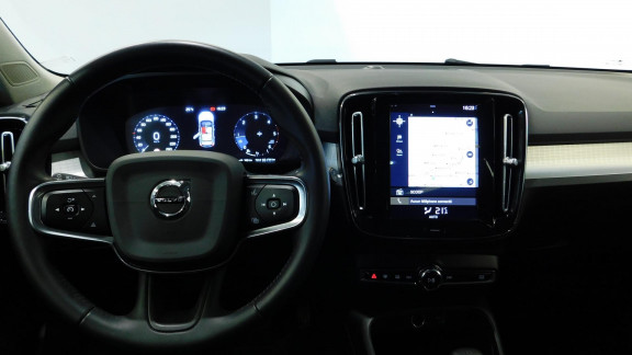 VOLVO-XC40- D3 AdBlue - 150  Momentum PHASE 1