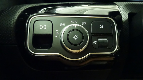 MERCEDES-CLASSE A-A180 W177 AMG Line 