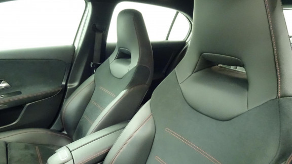 MERCEDES-CLASSE A-A180 W177 AMG Line 