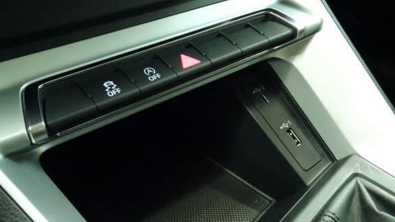 AUDI-Q3-35 TFSI 150 BUSINESS LINE S TRONIC 7