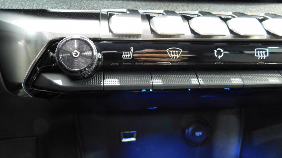 PEUGEOT-3008- 1.2i PureTech 12V S&S - 130 - BV EAT6  II 2016 Allure PHASE 1