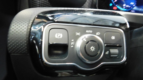 MERCEDES-CLASSE A-A 200 d - BV 8G-DCT  BERLINE 5P - BM 177 Progressive Line 