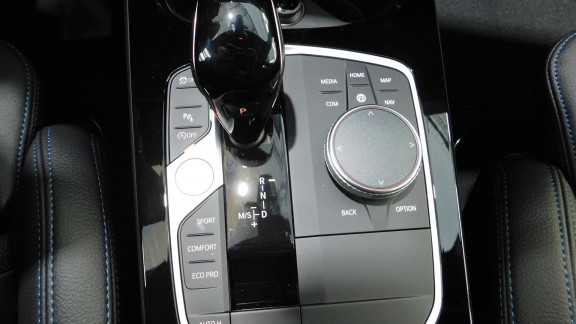 BMW-SERIE 1-120d xDrive - BVA  BERLINE F40 M Sport 