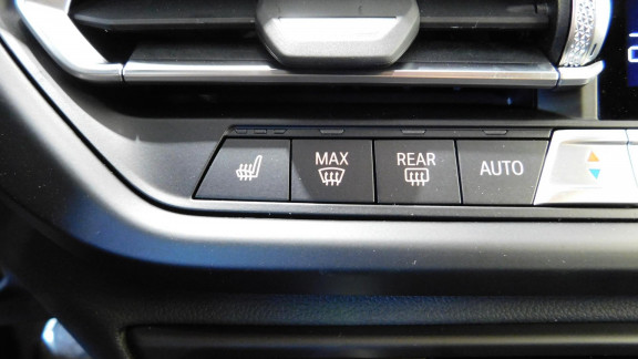 BMW-SERIE 1-120d xDrive - BVA  BERLINE F40 M Sport 