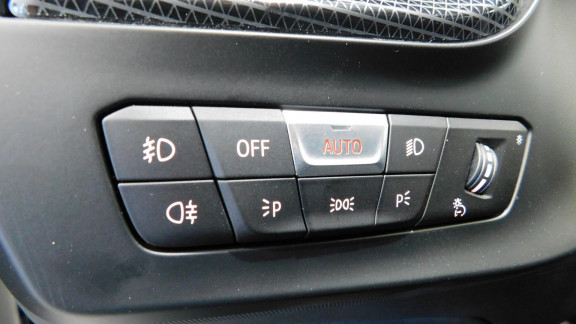 BMW-SERIE 1-120d xDrive - BVA  BERLINE F40 M Sport 