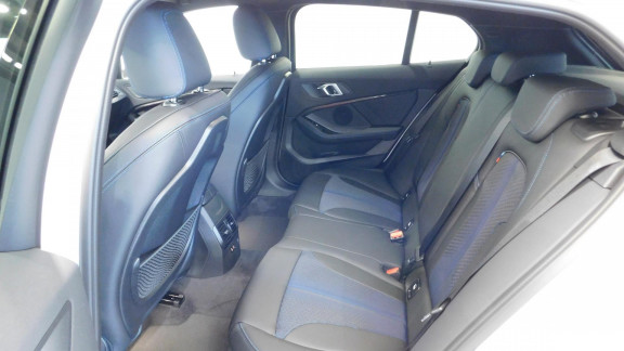 BMW-SERIE 1-120d xDrive - BVA  BERLINE F40 M Sport 