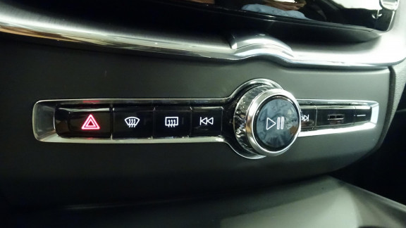 VOLVO-XC60- B4 Micro-Hybride Diesel - 197 - BVA Geartronic Momentum Business