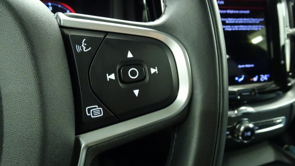 VOLVO-XC60- B4 Micro-Hybride Diesel - 197 - BVA Geartronic Momentum Business