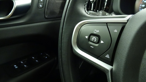 VOLVO-XC60- B4 Micro-Hybride Diesel - 197 - BVA Geartronic Momentum Business