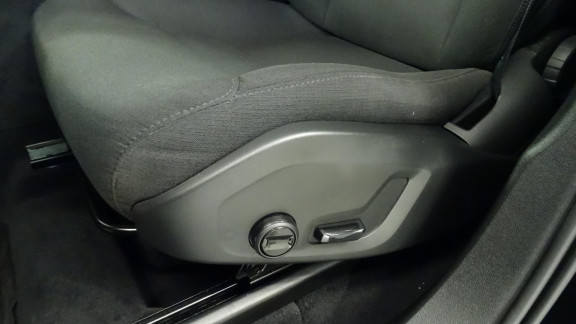 VOLVO-XC60- B4 Micro-Hybride Diesel - 197 - BVA Geartronic Momentum Business
