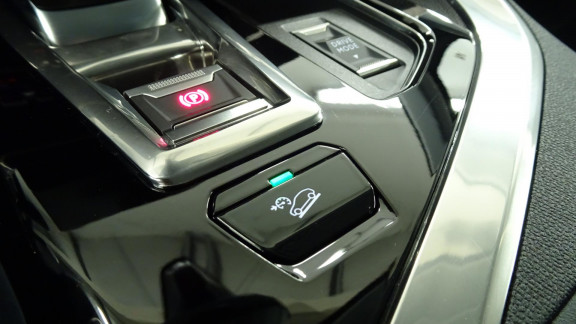 PEUGEOT-3008-Hybrid4 - 300ch - BV e-EAT8 Allure