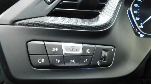 BMW-SERIE 1-135i xDrive - BVA Sport  BERLINE F40 M Performance 