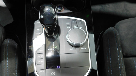 BMW-SERIE 1-135i xDrive - BVA Sport  BERLINE F40 M Performance 