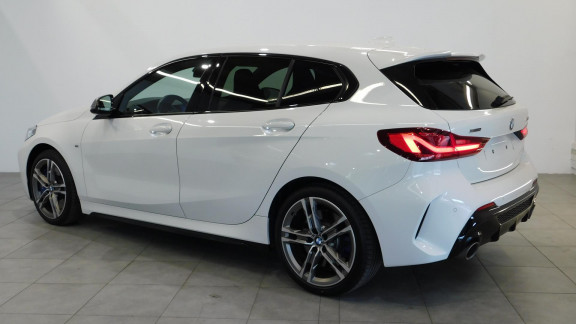 BMW-SERIE 1-135i xDrive - BVA Sport  BERLINE F40 M Performance 