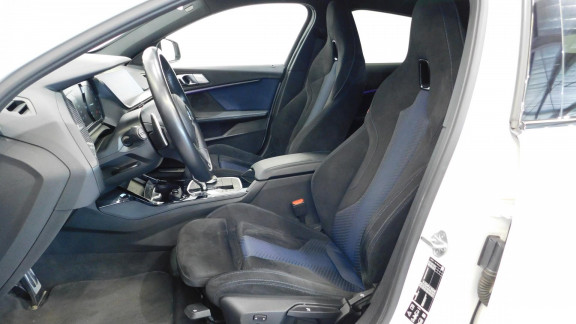 BMW-SERIE 1-135i xDrive - BVA Sport  BERLINE F40 M Performance 