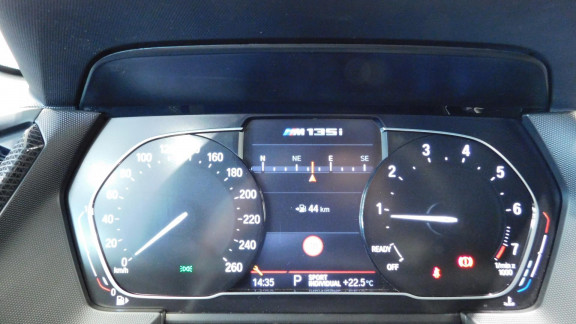 BMW-SERIE 1-135i xDrive - BVA Sport  BERLINE F40 M Performance 
