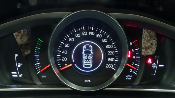 VOLVO-V40- T3 - 152CH Momentum PHASE 2