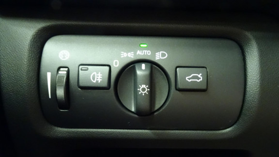 VOLVO-V40- T3 - 152CH Momentum PHASE 2