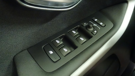 VOLVO-V40- T3 - 152CH Momentum PHASE 2