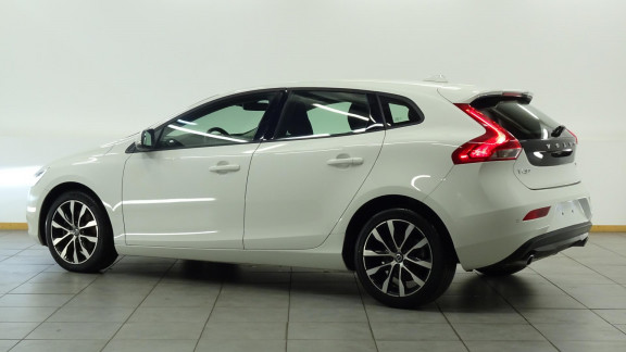 VOLVO-V40- T3 - 152CH Momentum PHASE 2