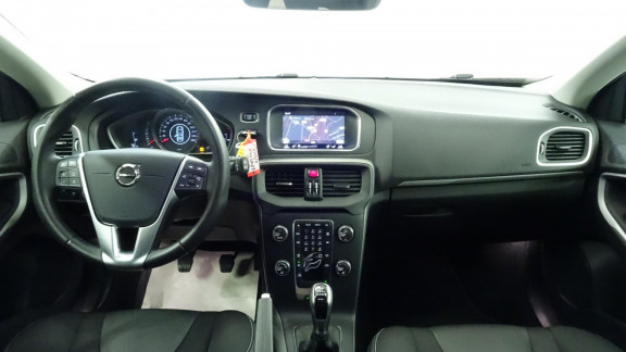 VOLVO-V40- T3 - 152CH Momentum PHASE 2