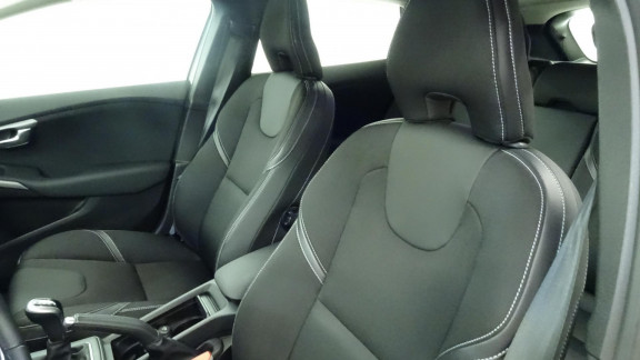 VOLVO-V40- T3 - 152CH Momentum PHASE 2