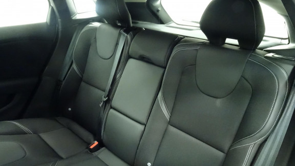 VOLVO-V40- T3 - 152CH Momentum PHASE 2