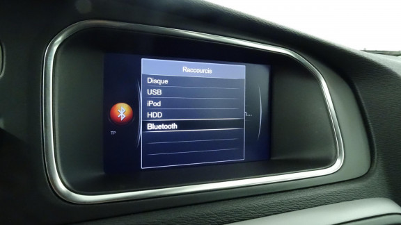 VOLVO-V40- T3 - 152CH Momentum PHASE 2