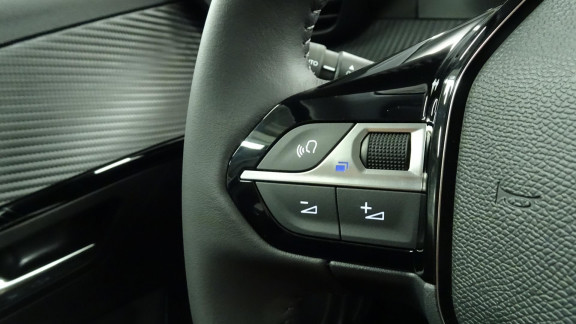 nouvelle-PEUGEOT-208-E136CH Allure 