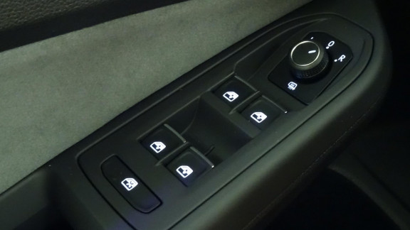 VOLKSWAGEN-GOLF-2.0 TDI SCR - 150ch - BV DSG 7  VIII R-Line 